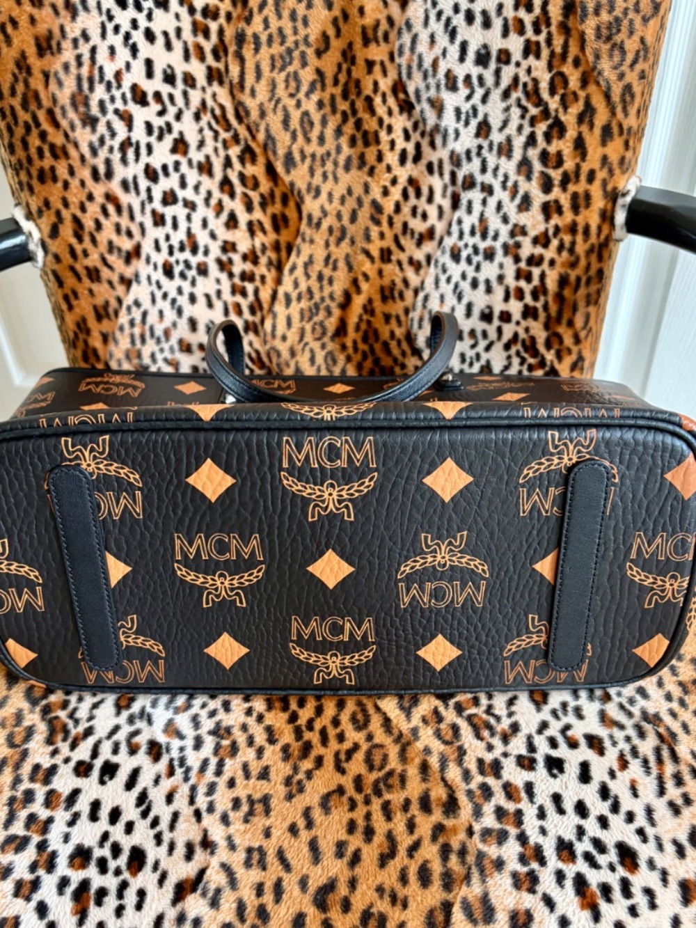 MCM Aren Tote - Black and Orange - Picture 7 of 14